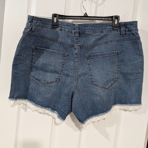 Lane Bryant Blue Medium Wash Denim Shorts with Lace Trim in Size 20 - Picture 7 of 11